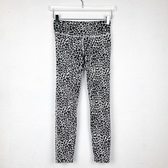 Outdoor Voices | TechSweat 7/8 Flex Leggings Snow Leopard - Picture 2 of 4